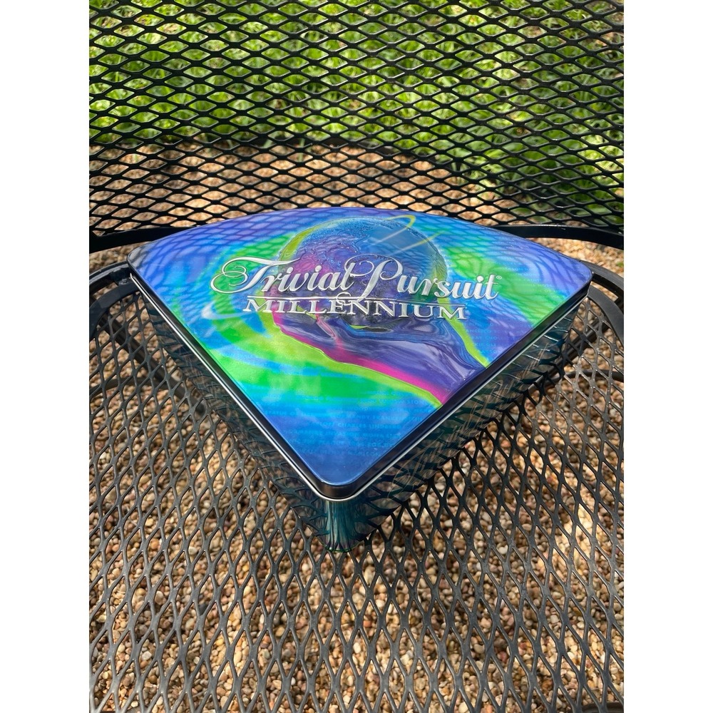 Trivial Pursuit Millennium‎ metal box board game almost new!